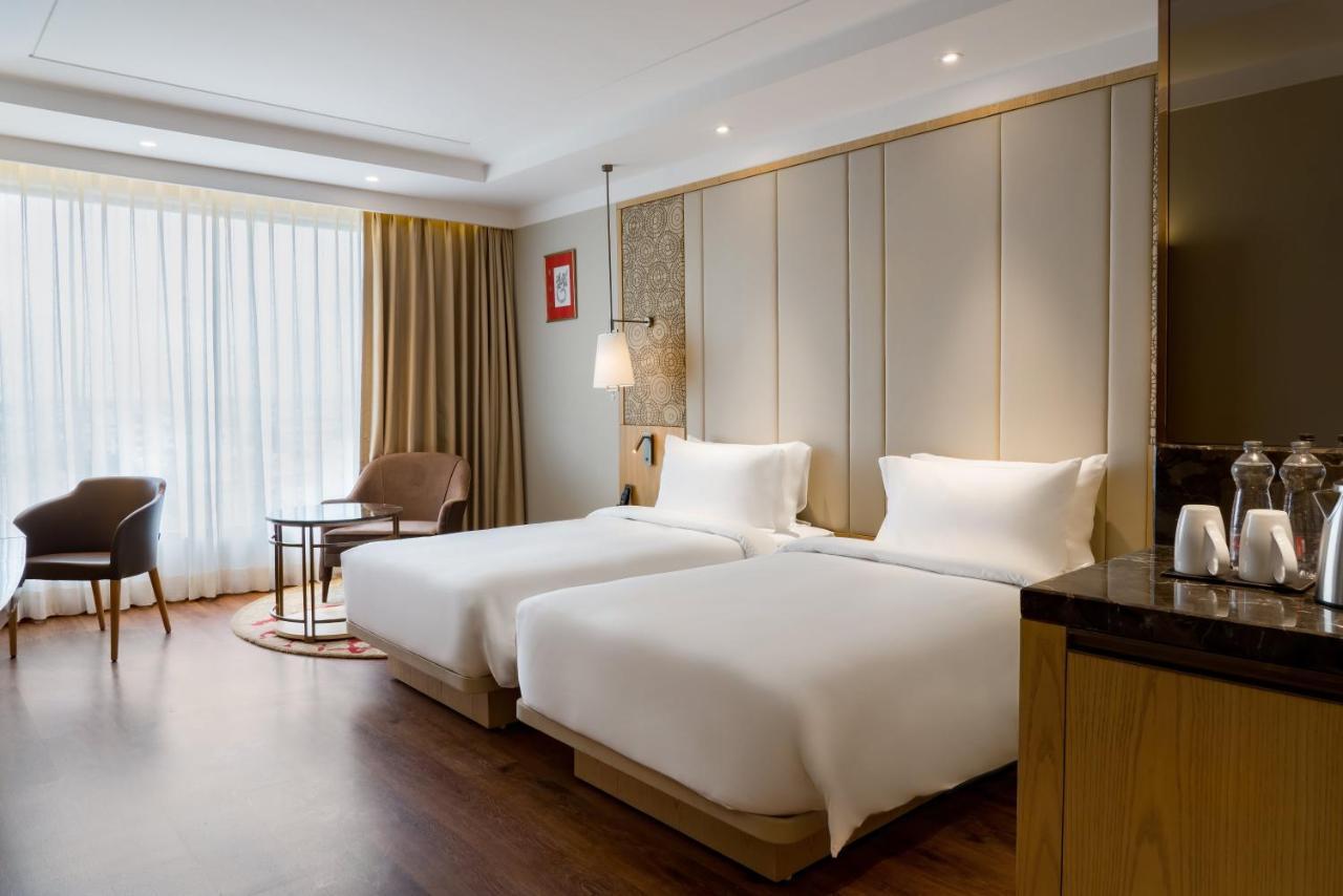 Hotel Radisson Bhopal Esterno foto