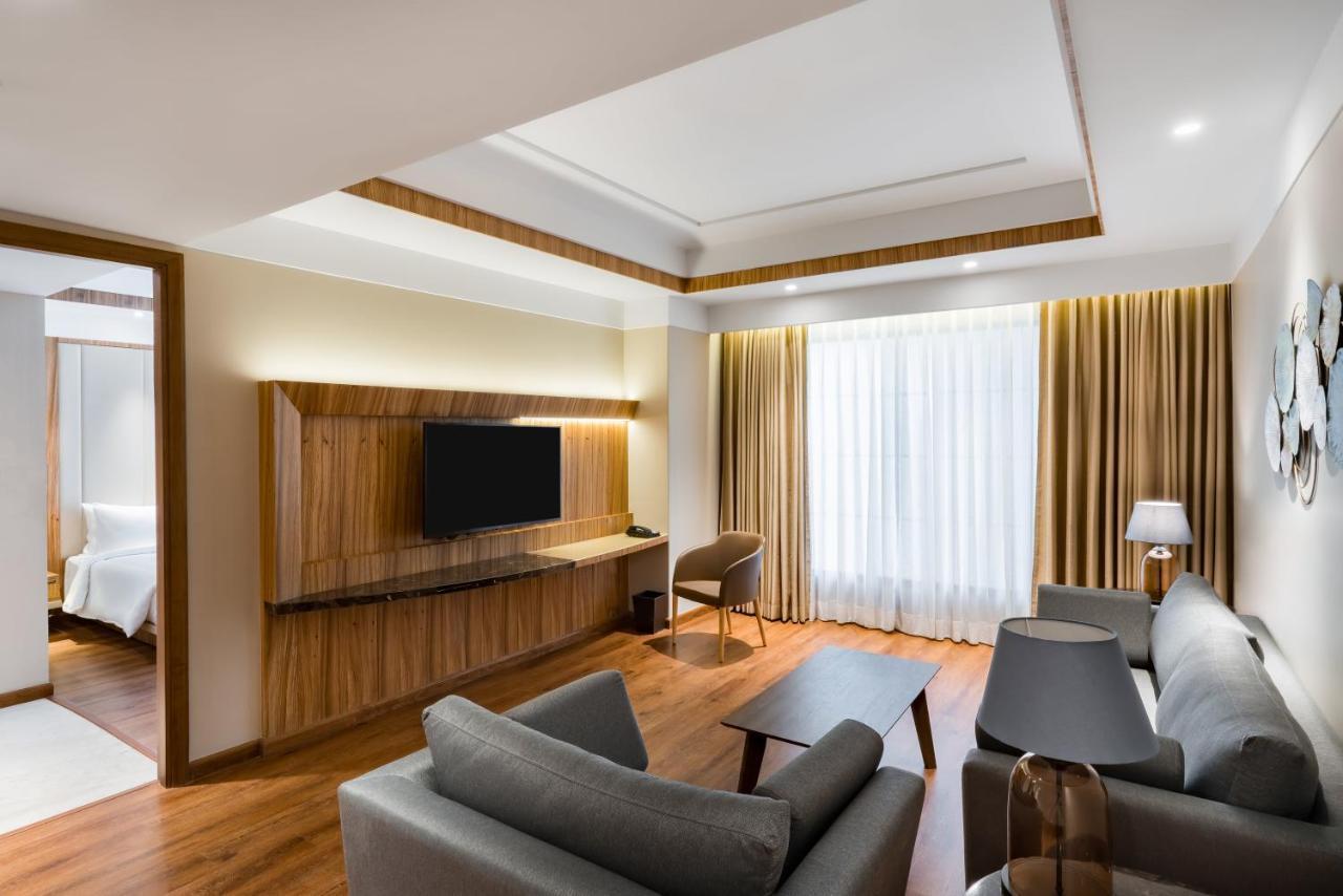 Hotel Radisson Bhopal Esterno foto