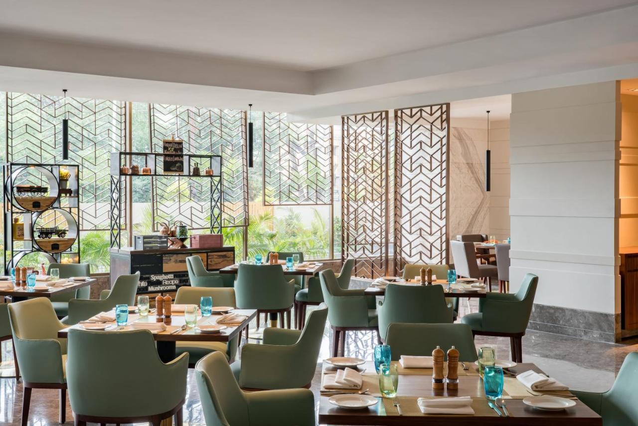 Hotel Radisson Bhopal Esterno foto