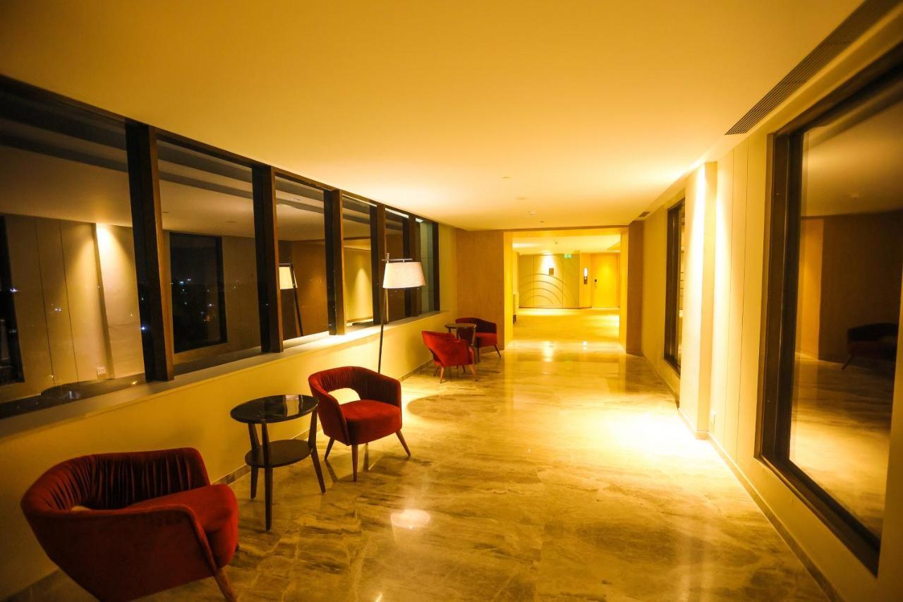 Hotel Radisson Bhopal Esterno foto