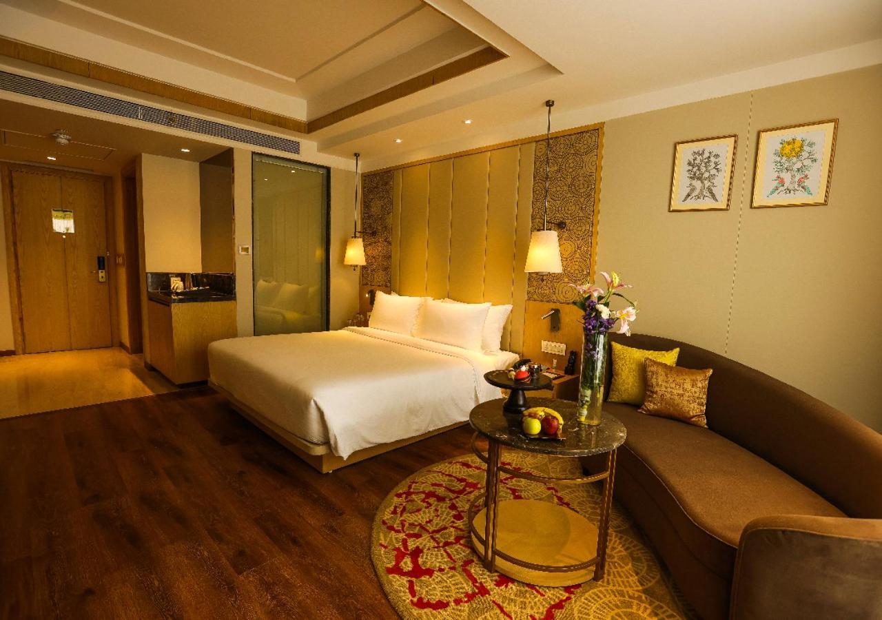 Hotel Radisson Bhopal Esterno foto