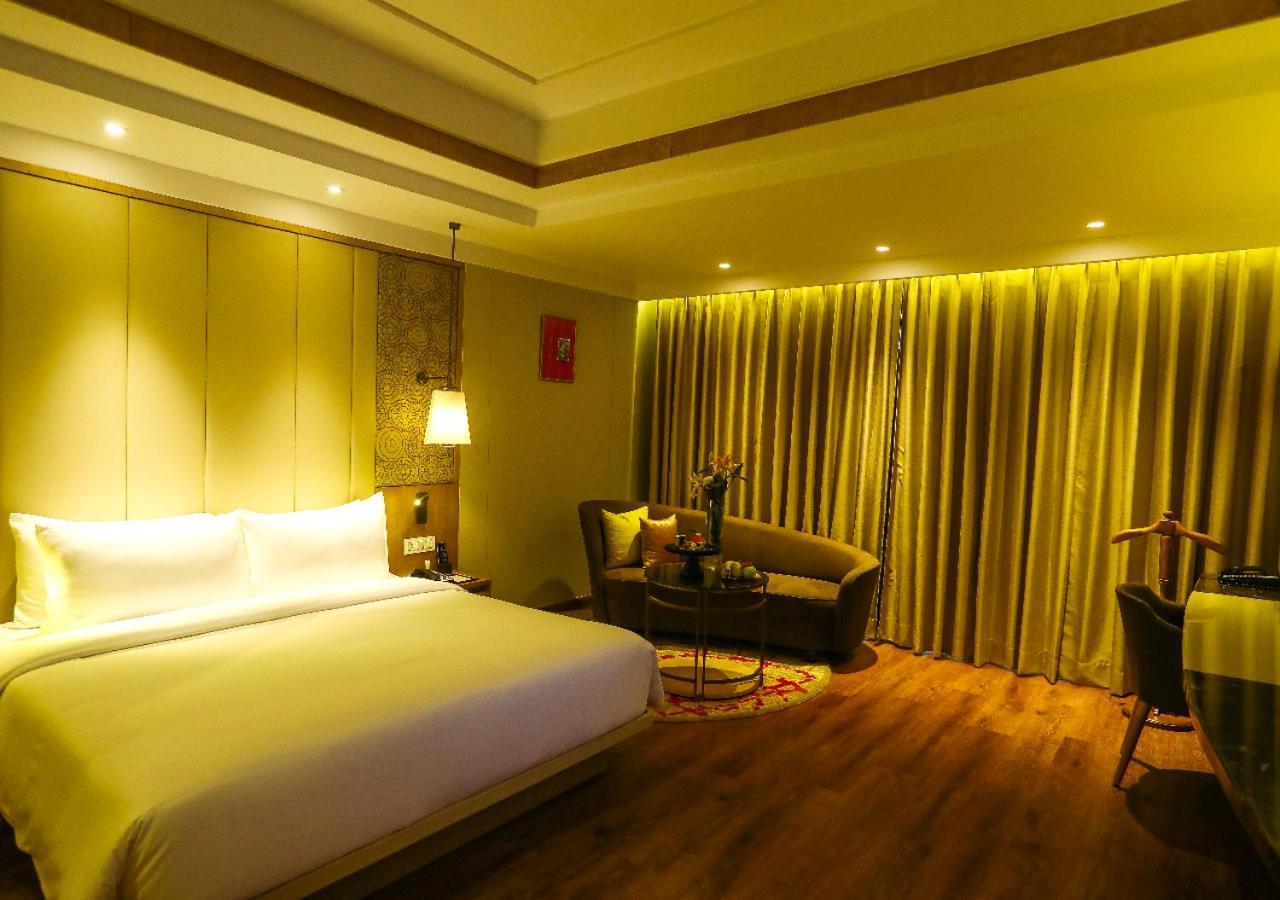 Hotel Radisson Bhopal Esterno foto