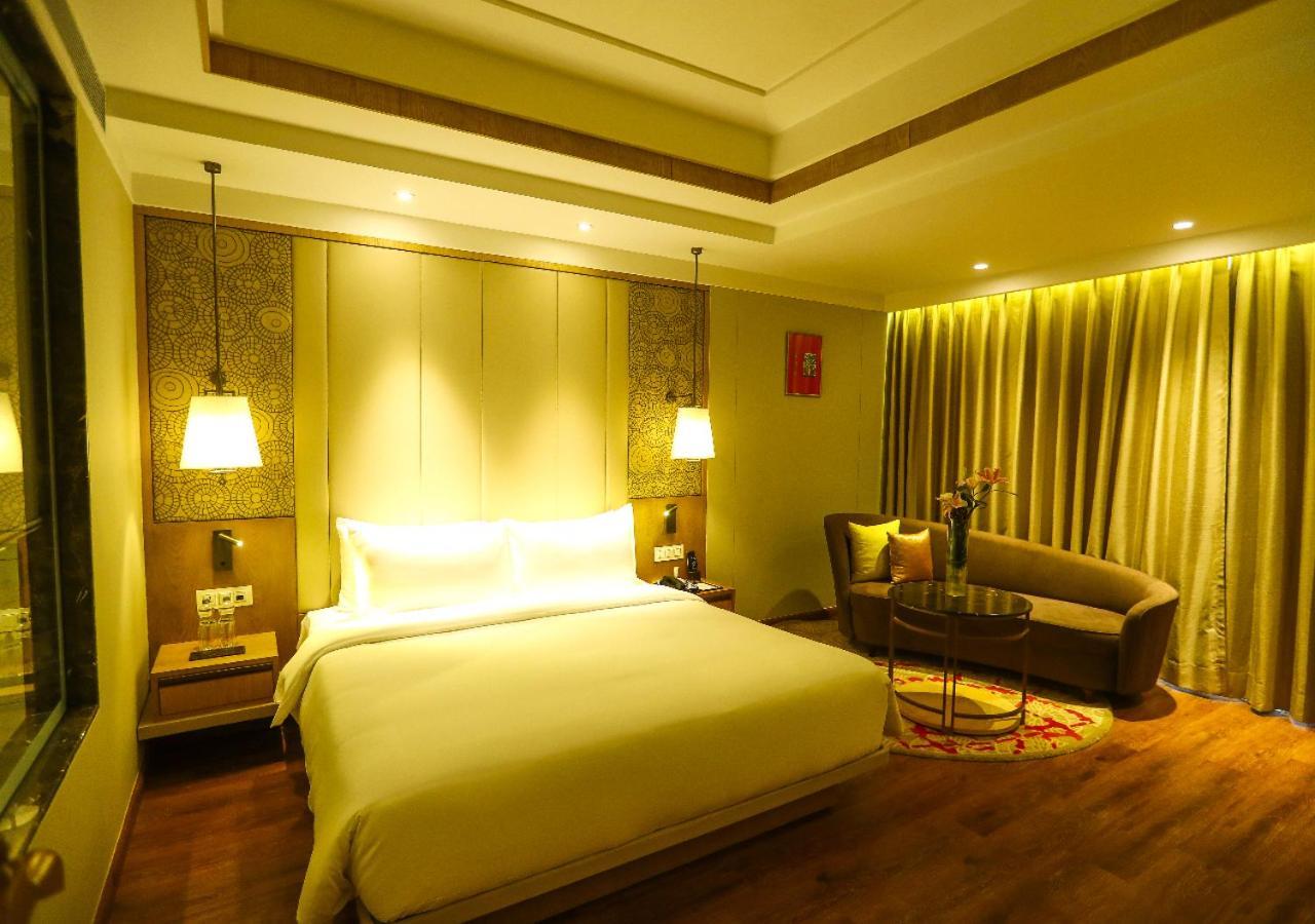 Hotel Radisson Bhopal Esterno foto