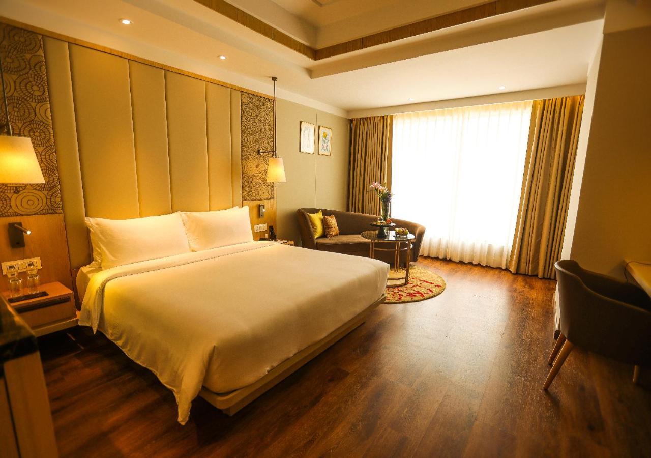Hotel Radisson Bhopal Esterno foto