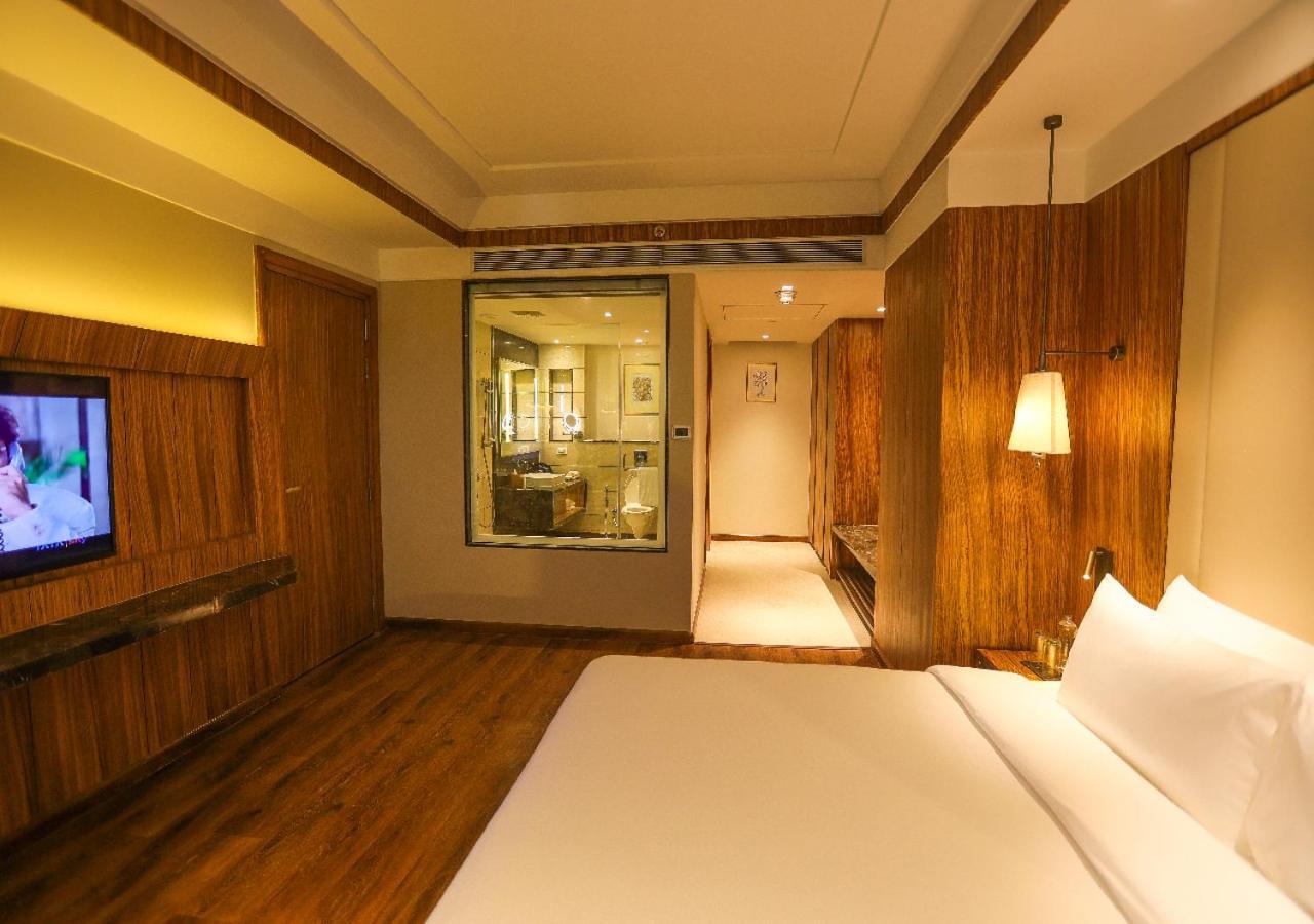 Hotel Radisson Bhopal Esterno foto