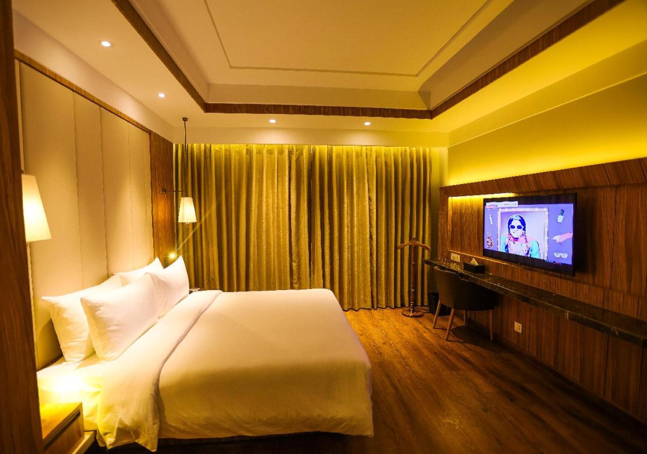 Hotel Radisson Bhopal Esterno foto