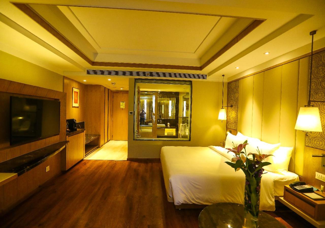 Hotel Radisson Bhopal Esterno foto