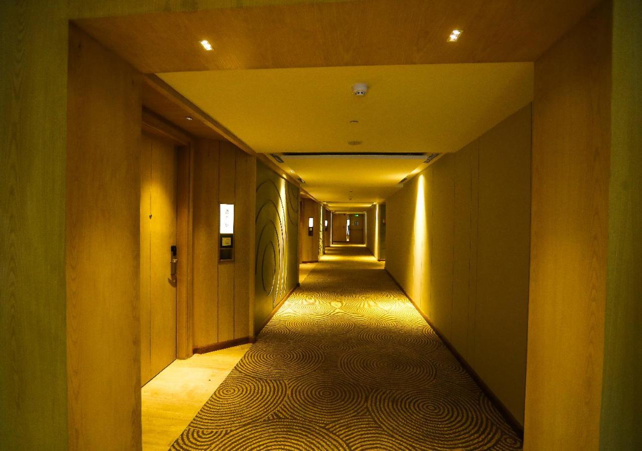 Hotel Radisson Bhopal Esterno foto