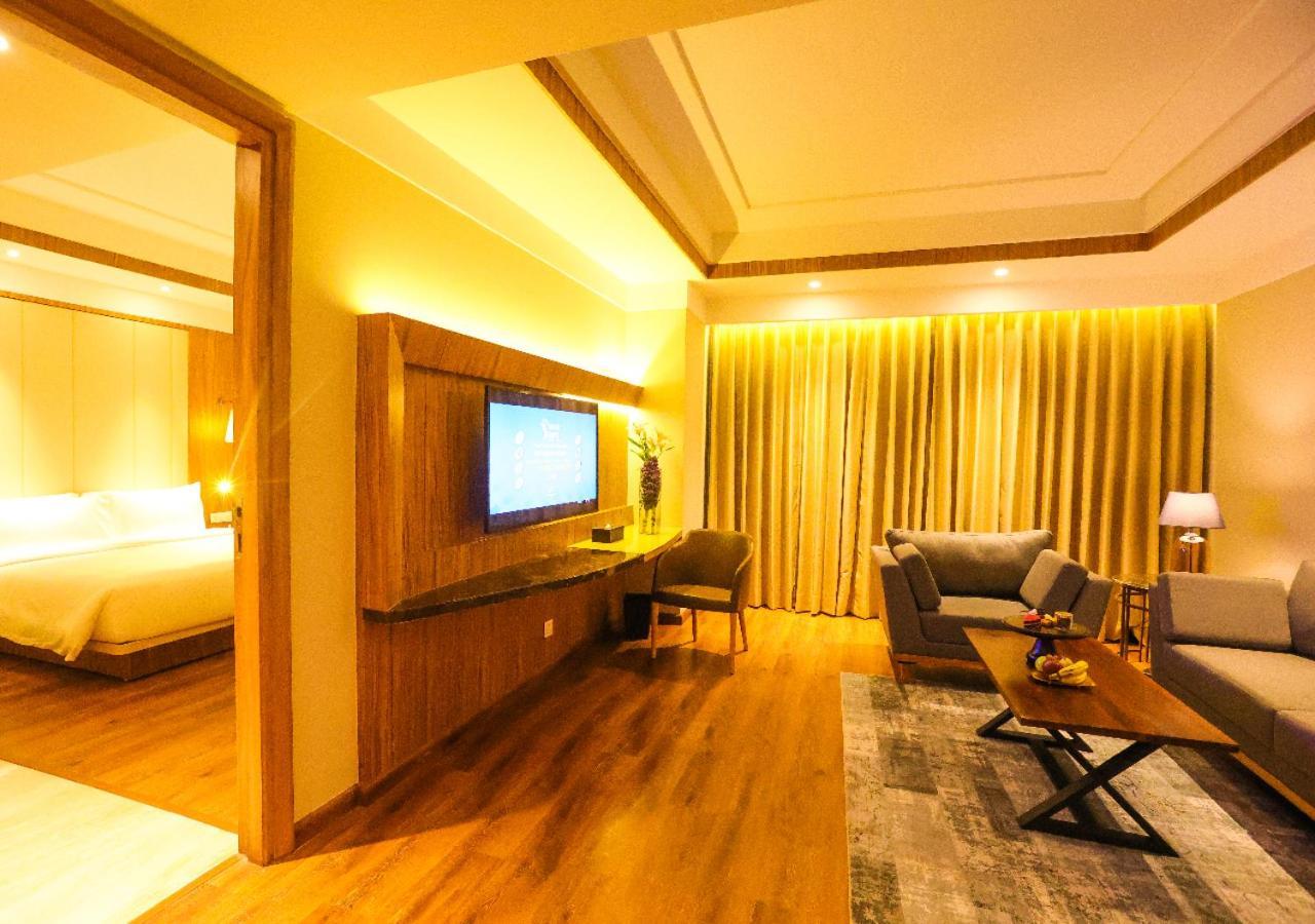 Hotel Radisson Bhopal Esterno foto