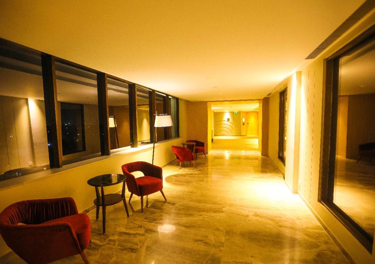 Hotel Radisson Bhopal Esterno foto