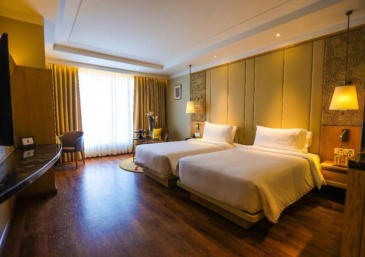 Hotel Radisson Bhopal Esterno foto