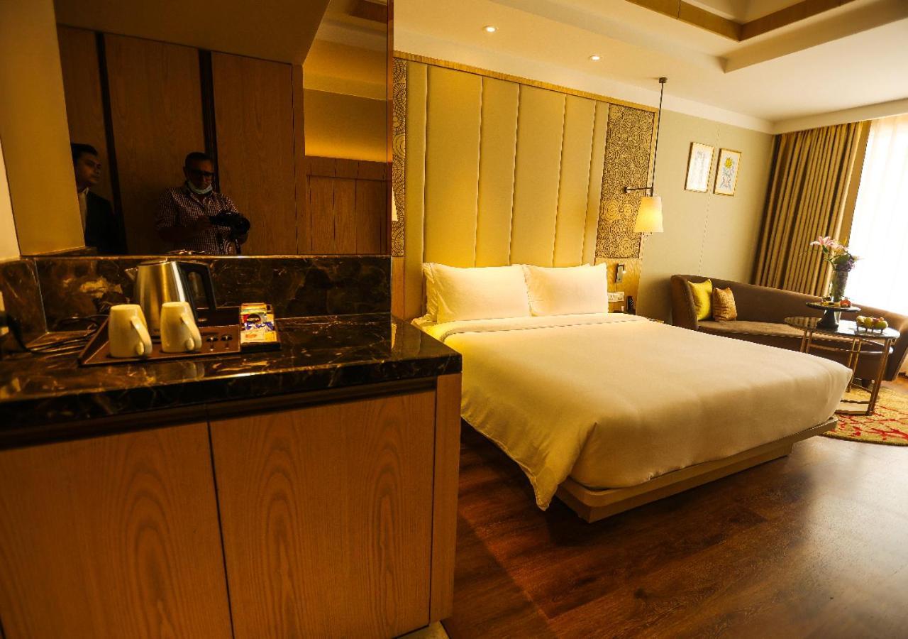 Hotel Radisson Bhopal Esterno foto