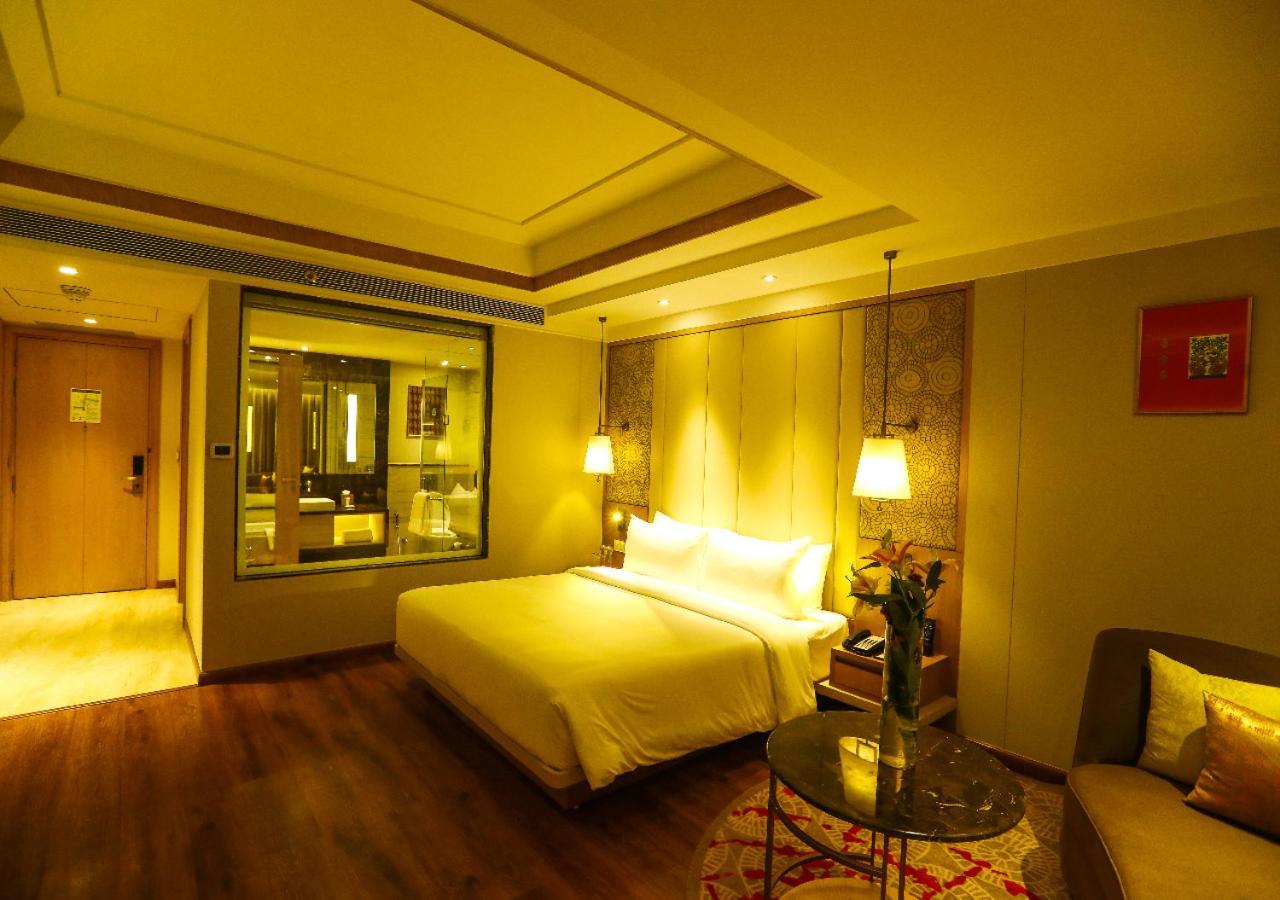 Hotel Radisson Bhopal Esterno foto