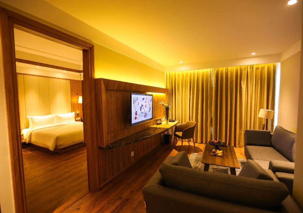 Hotel Radisson Bhopal Esterno foto