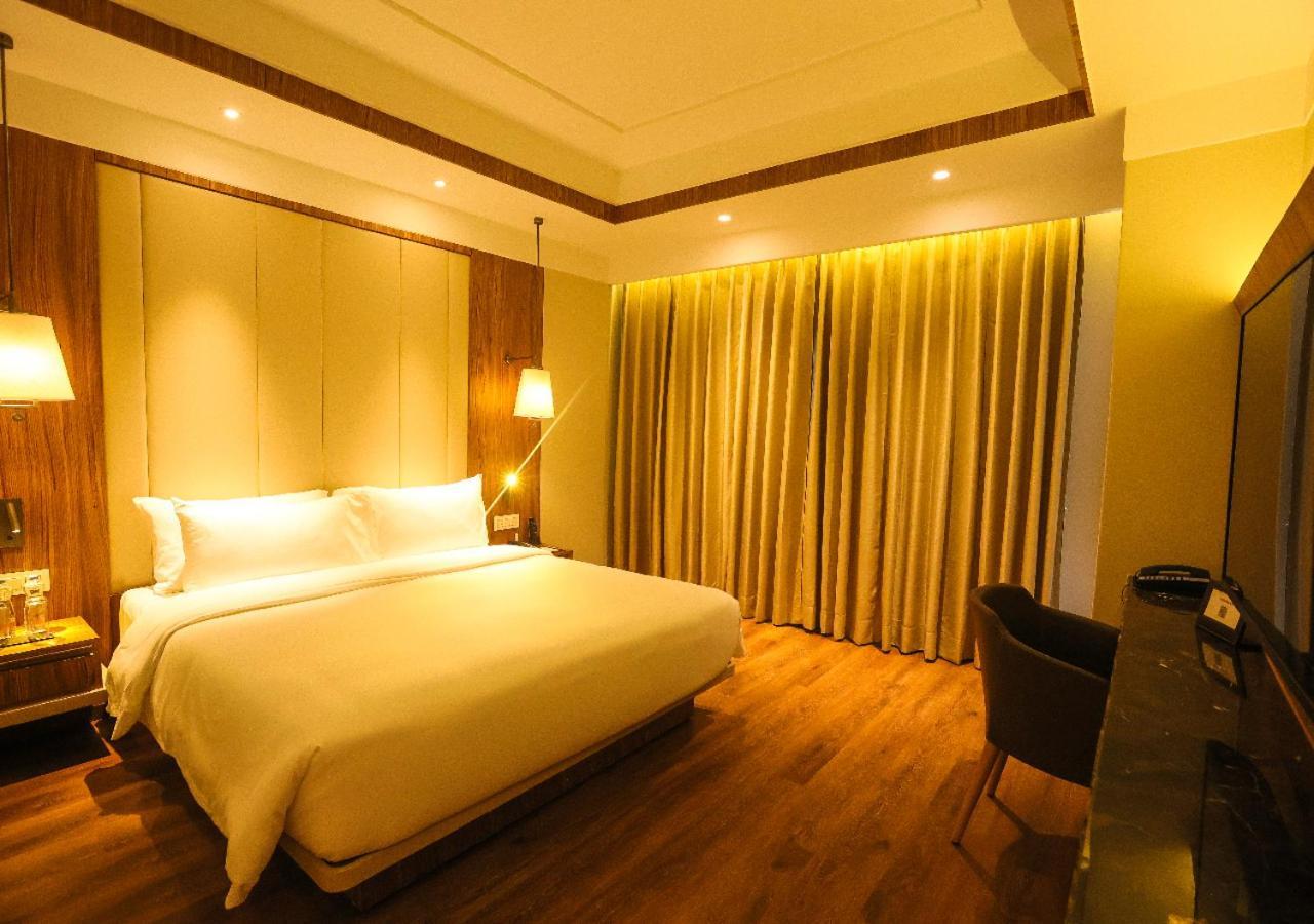Hotel Radisson Bhopal Esterno foto